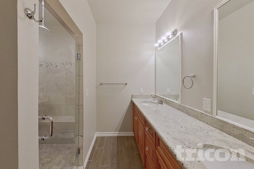 Building Photo - 4825 Freeport Dr