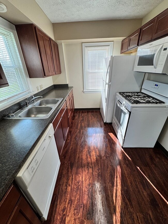 Building Photo - 625 Churchill Rd