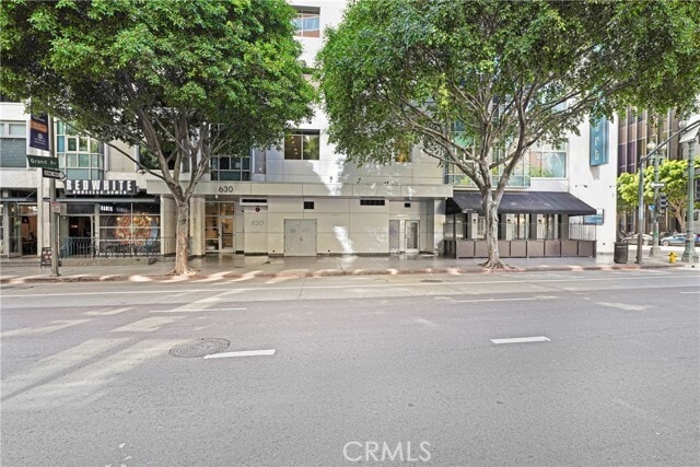 Building Photo - 630 W 6th St