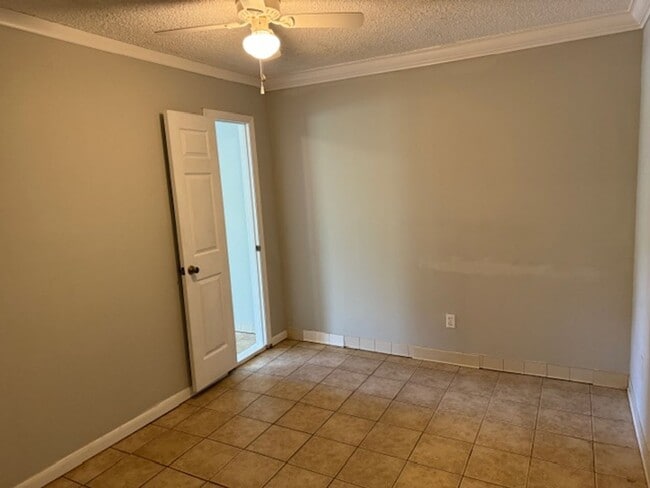 Building Photo - South AVL - 3/2 with Sunroom and Flex Space!