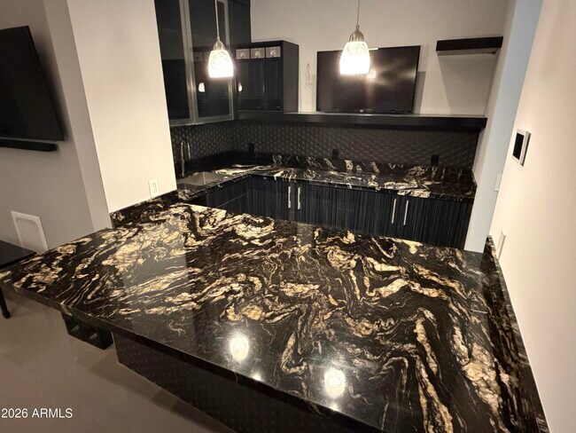 Building Photo - 9979 E Toms Thumb