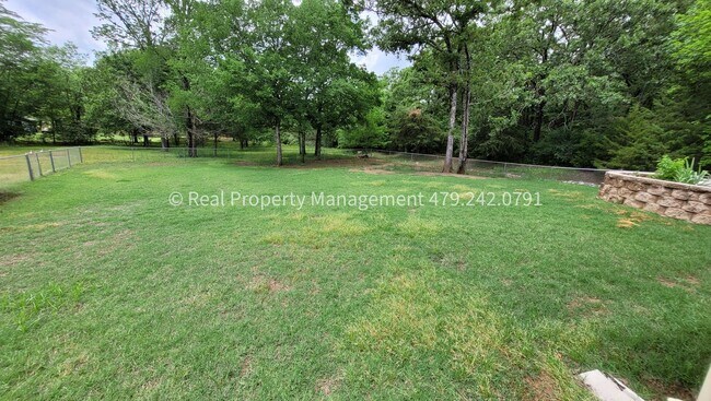 Building Photo - COMING IN JULY! Beautiful 3 bed/2 bath Hom...