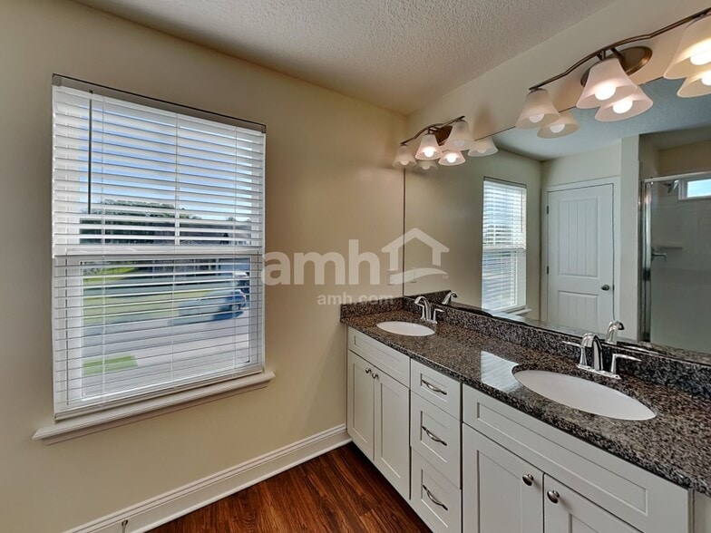 Building Photo - 3102 Creek Village Ln