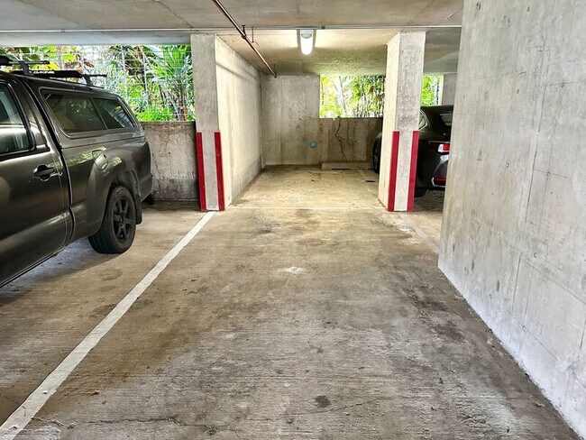 Building Photo - 2047 Nuuanu Ave