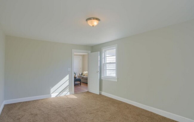 Building Photo - "Charming 3-Bedroom Home on Wilmington Hig...