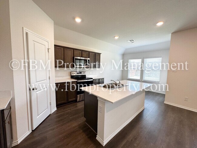 Building Photo - 264 Thoroughbred St