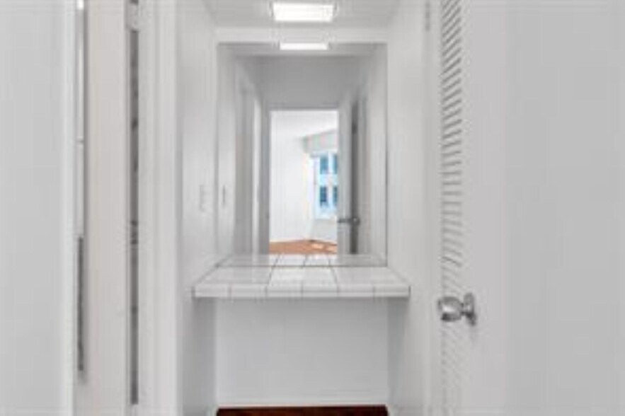 Building Photo - 3700 Galt Ocean Dr
