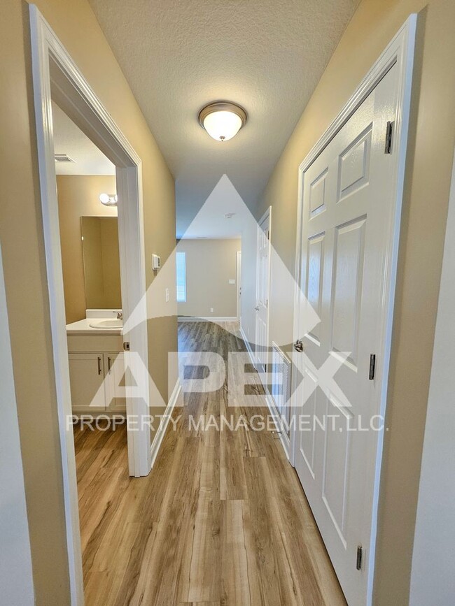 Building Photo - AVALON TOWNHOMES – LIKE NEW - 2 Bd/2.5 Ba Townhome off Topside Road with convenient access to Mar...