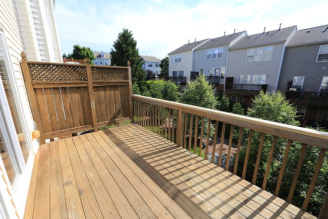 Building Photo - Spacious Townhome in Amazing NW Raleigh Lo...
