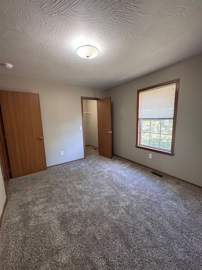 Building Photo - 3 Bed 2 Bath 2 car Home for rent in Republic MO!