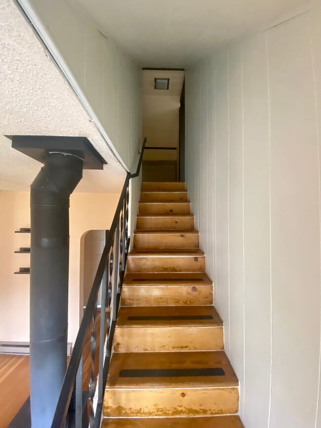 Building Photo - Whitefish River unfurnished 2 bedroom home!