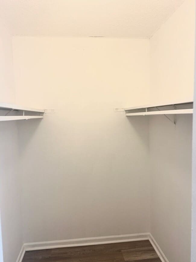 Building Photo - 1/1 WITH BALCONY - CLOSE TO SHOPPING/COLLEGES/BEACHES