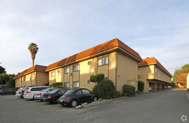 Primary Photo - 1577 Pomeroy Ave