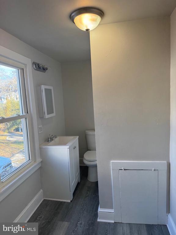 Building Photo - 85 Oak St