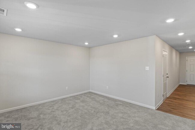 Building Photo - 51 Arsberg Dr