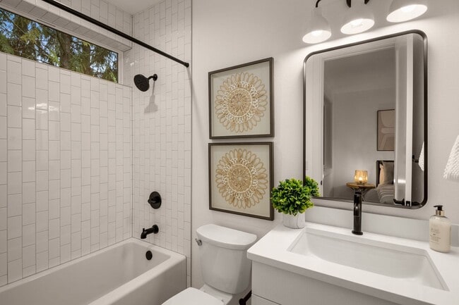 Building Photo - 2bd/3ba Kirkland Home