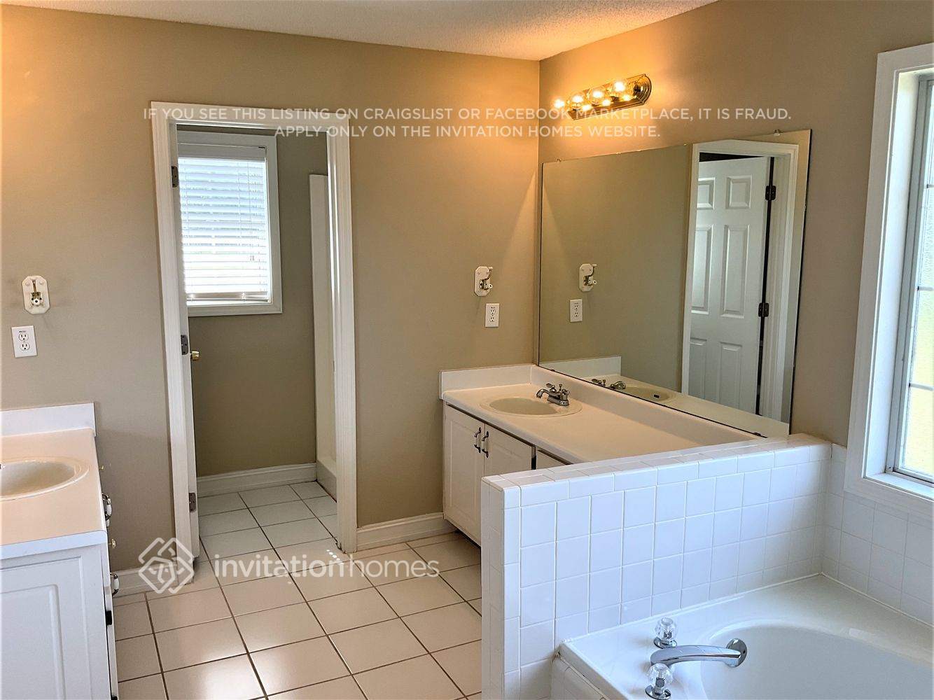 Building Photo - 1121 Sutton Dr