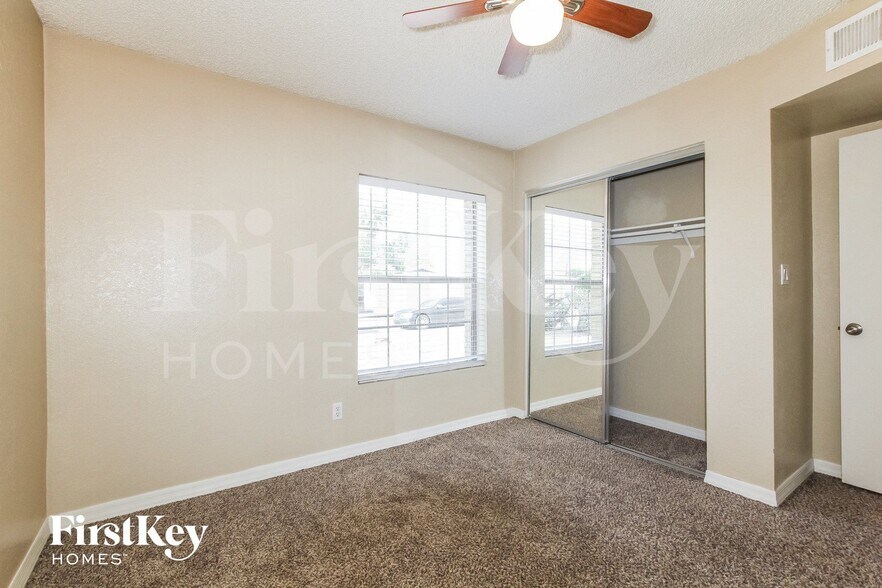 Building Photo - 5203 W Sandra Terrace