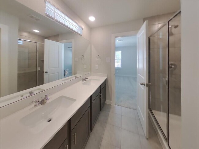Building Photo - 9835 Willow Creek Commerce Dr