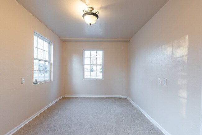 Building Photo - 1714 E McDaniel St