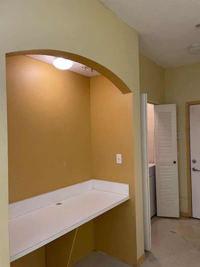 Building Photo - 520 Florida Club Blvd