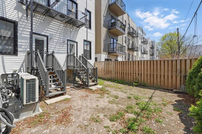Building Photo - 43 Thorne St
