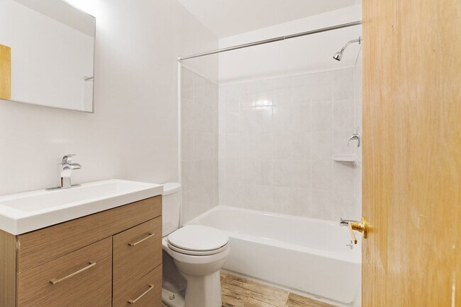 Building Photo - 2024 N Gratz St