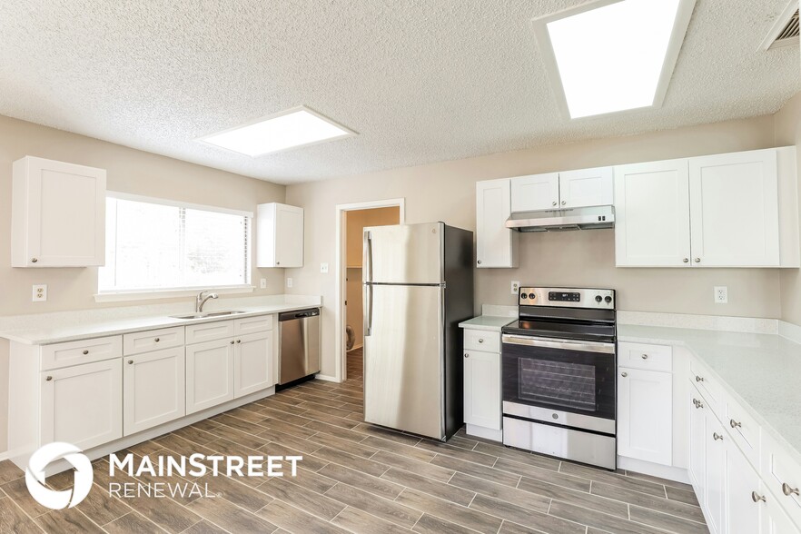 Building Photo - 8011 Chestnut Barr Dr