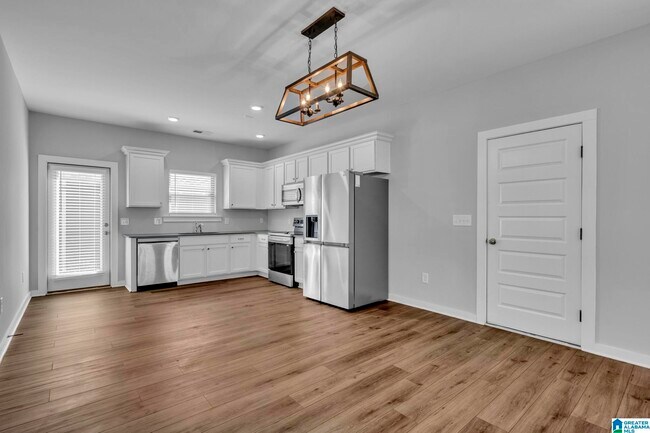 Building Photo - 559 Troubadour Ln