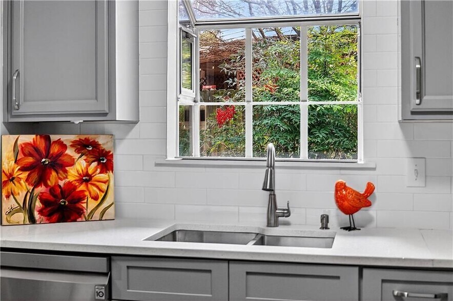 Building Photo - 679 Anderson Walk