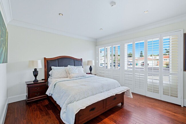 Building Photo - Fully Furnished 3 Bed 2.5 Bath Single Fami...