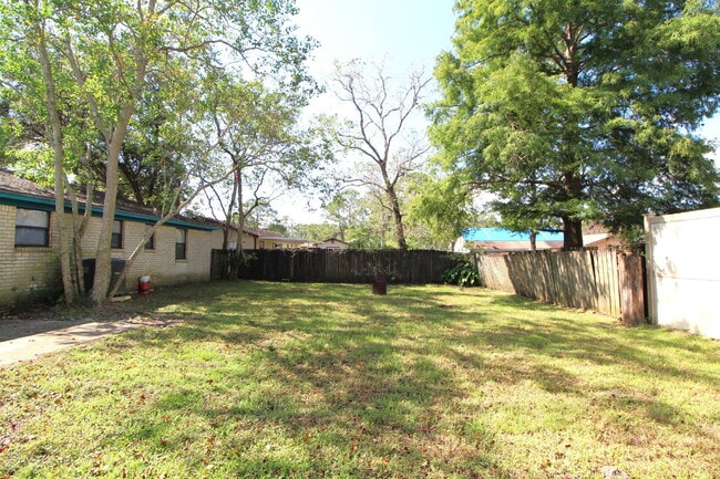 Building Photo - West Pensacola Rental with 3 Bedrooms, Privacy-Fenced Yard, Indoor Laundry Room & Easy Access to ...