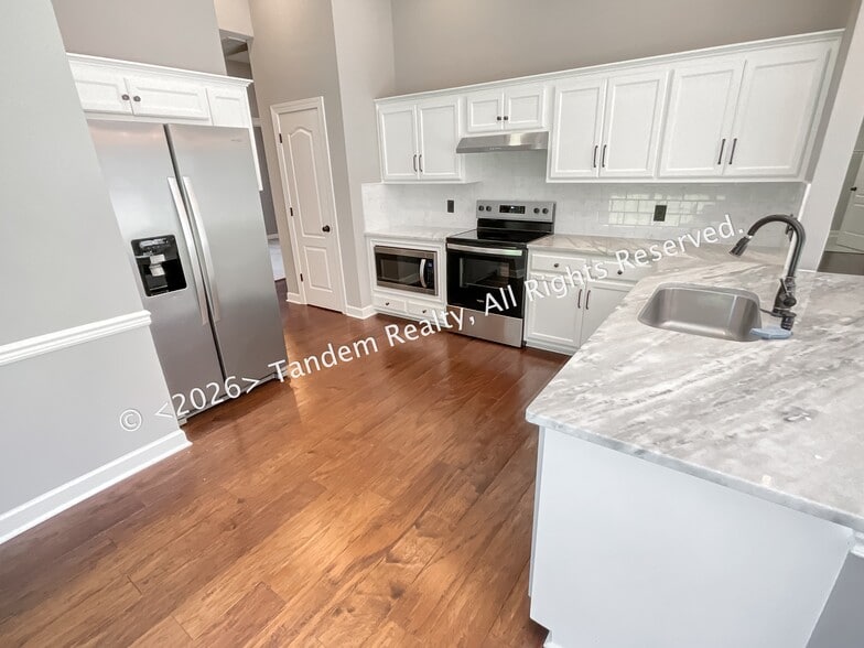 Building Photo - 6500 Lampe Ct