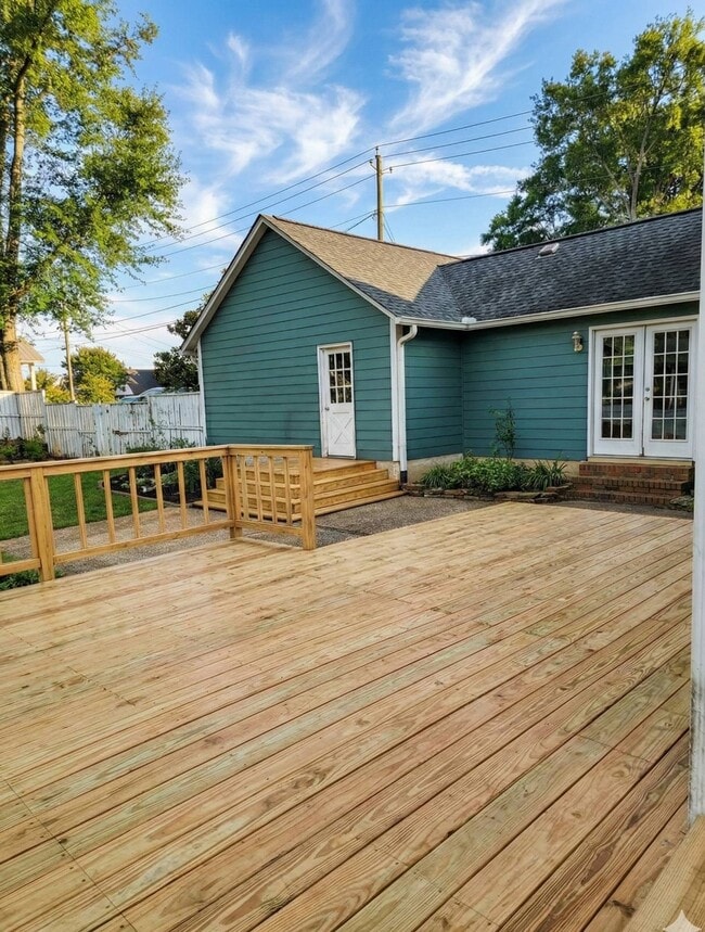 Building Photo - 402 Laurel St