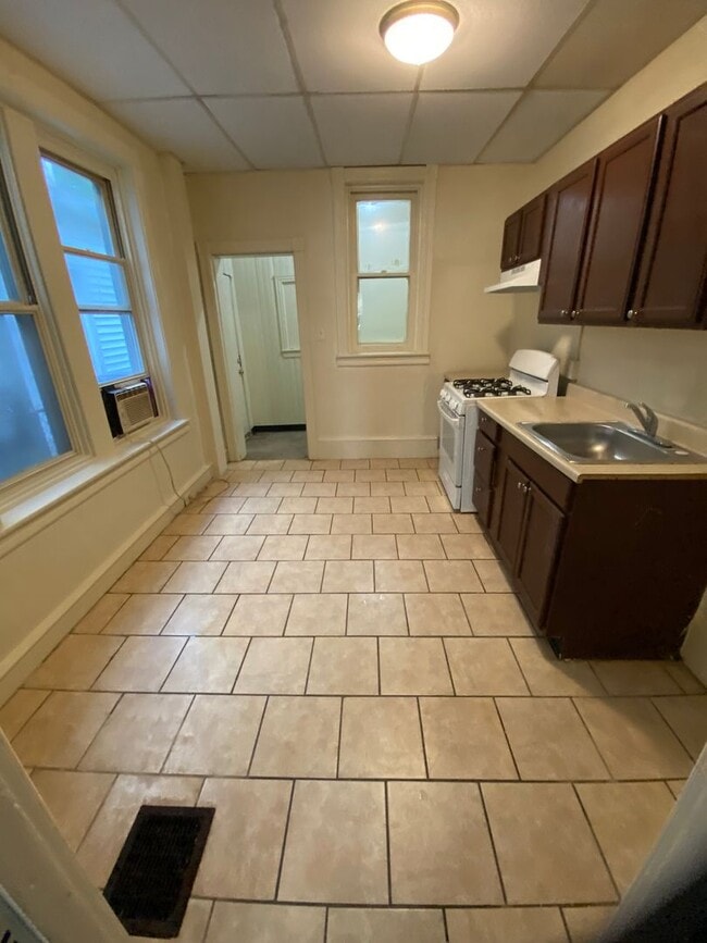 Building Photo - Your Next Home in Philly – 3BR Move-In Ready
