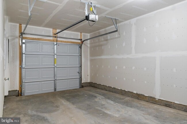 Building Photo - 105 Milburn Dr