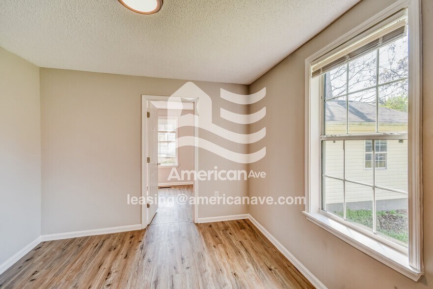 Building Photo - 28 Springbrook Cir