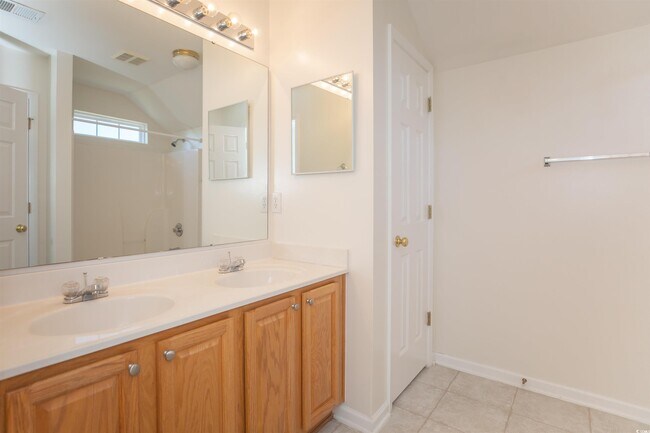 Building Photo - 2424 Hayseed Way