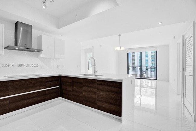 Building Photo - 301 Altara Ave