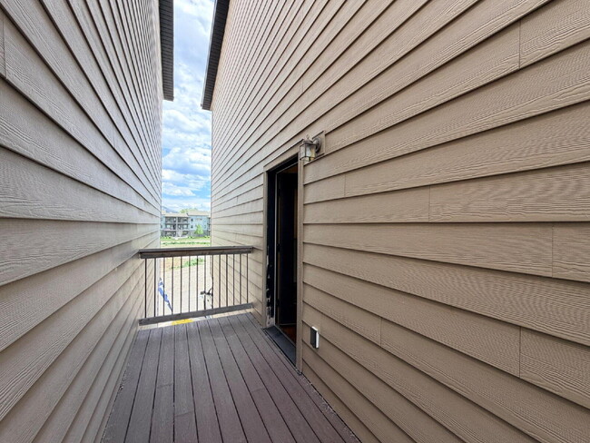 Building Photo - Beautiful 2 Bed, 1.5 Bath Townhouse with Bridger Views, Pets OK!