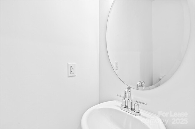 Building Photo - 5017 Sovereignty Ct