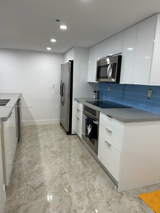 Building Photo - 1717 N Bayshore Dr