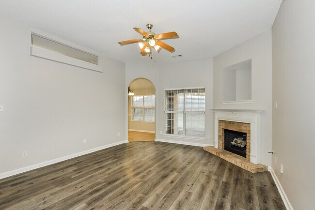 Building Photo - 155 Garden Springs Dr