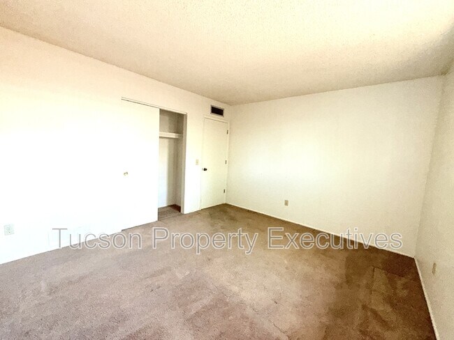 Building Photo - 4901 E Pima St