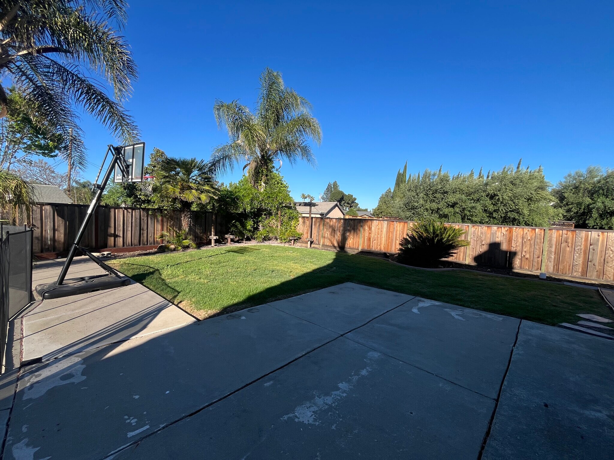 Building Photo - 705 Summer Cir