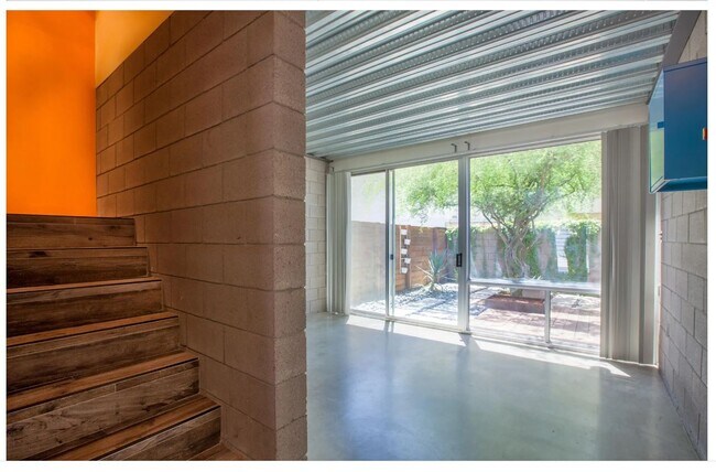 Building Photo - 727 E Portland St