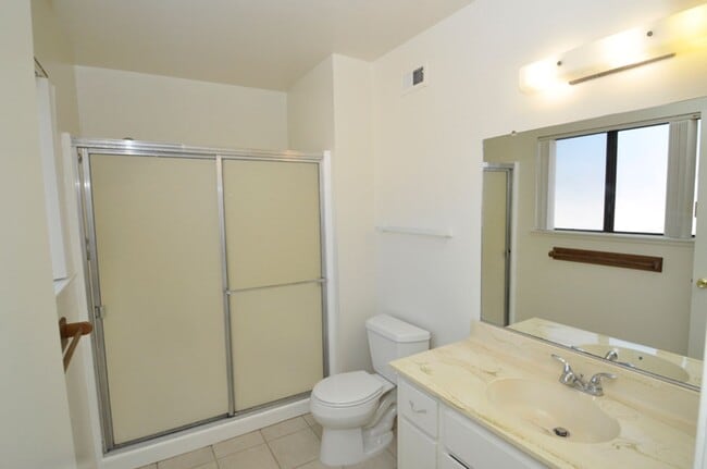 Building Photo - 3 Bdrm/2.5 Bath in Criterion Townhomes Com...