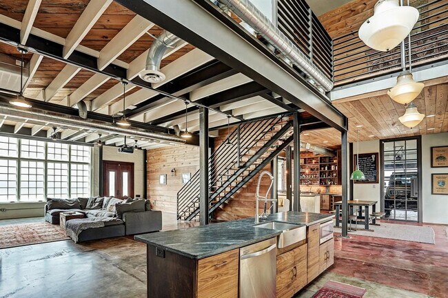 Building Photo - 808 Coronado St