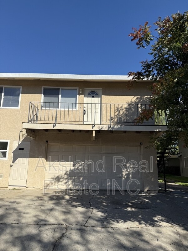 Primary Photo - 2120 Chrysler Dr