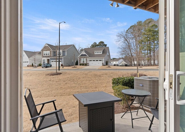 Building Photo - 1010 Falling Rock Pl